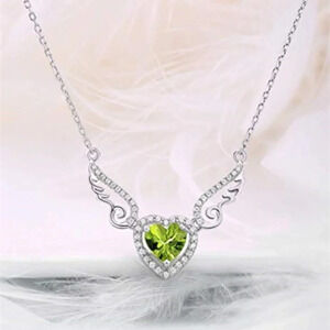 🌸 Hollow Green Heart Pendant Necklace for Women, EVGG1051